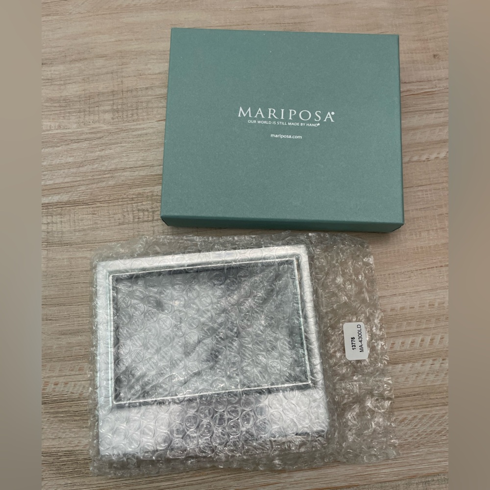 Mariposa LOVED frame